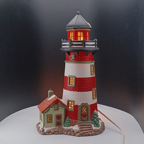 Bayside Lighthouse 6 in & 1/2 X 11 & 1/2 in, Classic Series, Holiday Decor - Picture 6 of 6